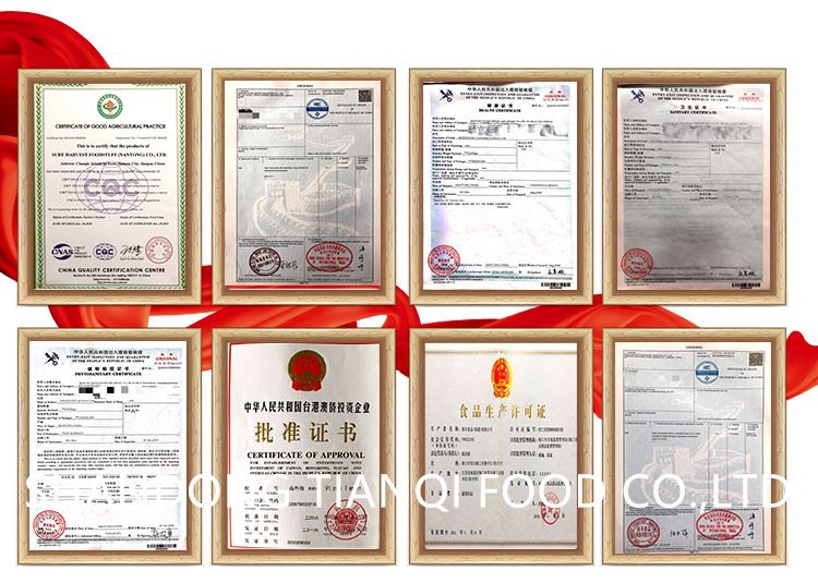 Factory white garlic in salted water in drums Factory white garlic in salted water in drums